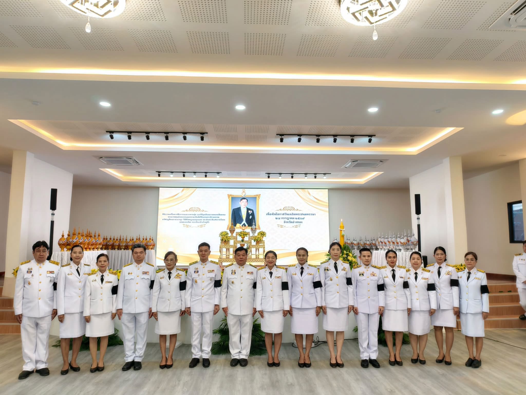 title - ส.ป.ก.อ่างทอง ร่วมพิธีถวายเครื่องราชสักการะและวางพานพุ่ม และพิธีจุดเทียนชัยถวายพระพรชัยมงคล กิจกรรมเฉลิมพระเกียรติพระบาทสมเด็จพระเจ้าอยู่หัว เนื่องในโอกาสวันเฉลิมพระชนมพรรษา 28 กรกฎาคม 2569 